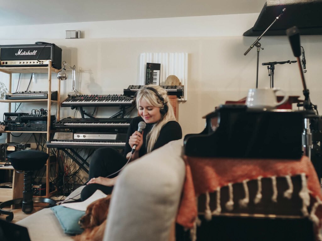 Icelandic musician Inki recording new songs